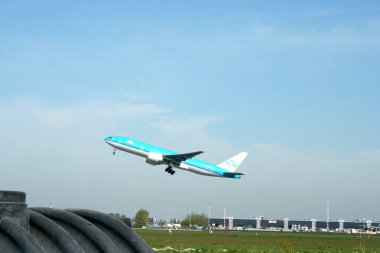 Uçak pist Schiphol çıkartıyor