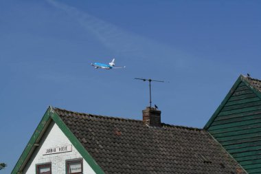 Uçak pist Schiphol çıkartıyor