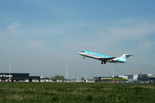 L'aereo decolla a pista di Schiphol — Foto Stock