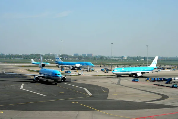 Traffic of planes in the area of Schiphol — Stock Photo, Image