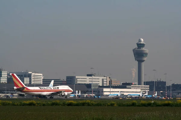 Uçak pist Schiphol çıkartıyor — Stok fotoğraf