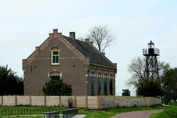 Voormalige woning van de houder van de vuurtoren op het voormalige eiland Schokland — Stockfoto