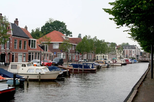 Bateaux amarrés dans le Westersingel — Photo