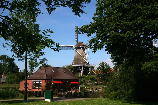 Историческая ветряная мельница — стоковое фото