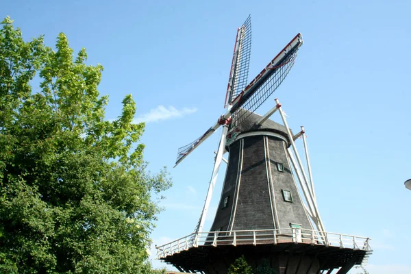 Historické holandský větrný mlýn — Stock fotografie