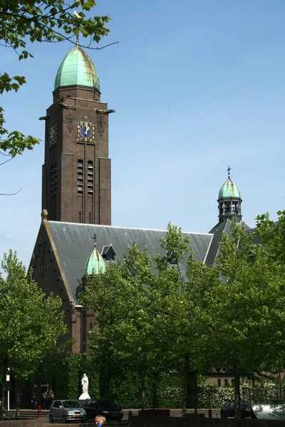 Teteringen の中心部に Willibrorduskerk — ストック写真