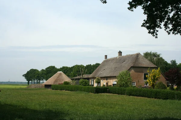 Tinggal khas, rumah petani di Teteringen — Stok Foto