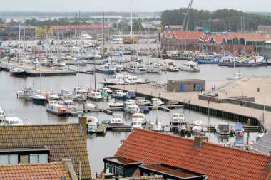 Kuş-göz görüş-deniz fenerinden görülen Urk Köyü üzerinden