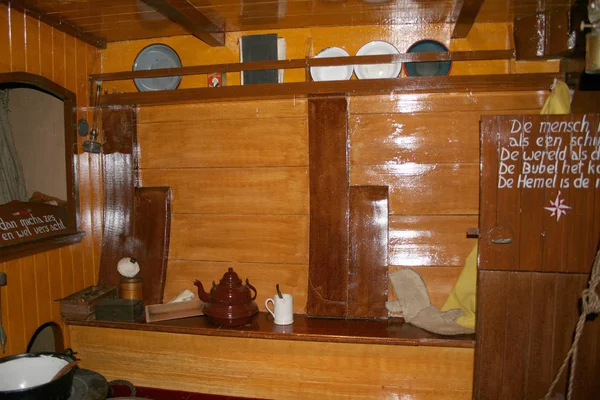 Interior de un antiguo barco pesquero del Museo de Urk en el antiguo ayuntamiento — Foto de Stock