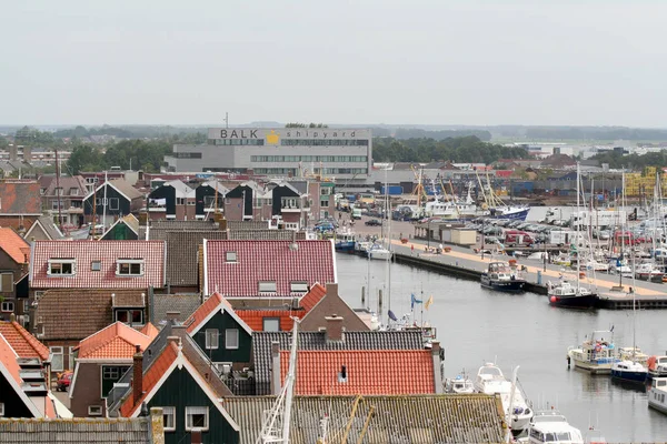 Vogel-oog uitzicht over het dorp van Urk, gezien vanaf de vuurtoren — Stockfoto