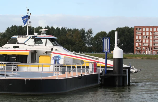 Dordrecht Station water-bus — Stock Photo, Image