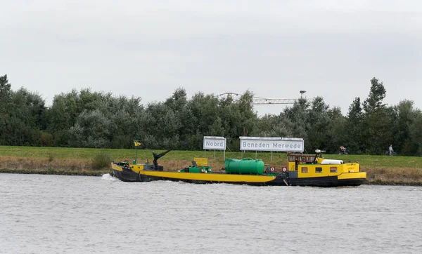 Bunkr loď na řece Beneden Merwedské — Stock fotografie