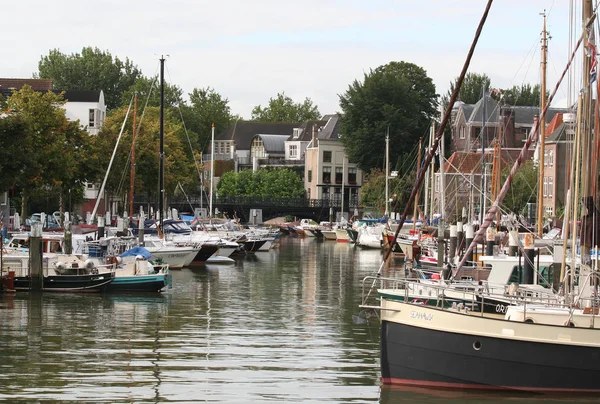 Puerto con yates en Dordrecht —  Fotos de Stock