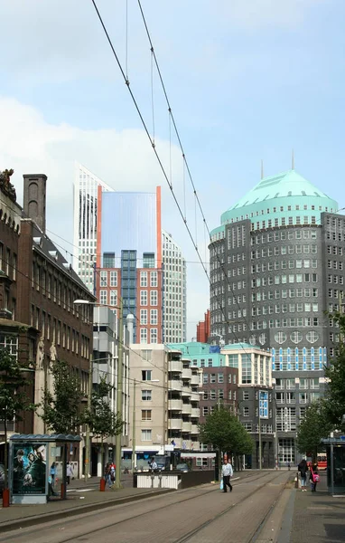 Hoge stijging velenen en wolkenkrabbers Kalvermarkt en Muze toren — Stockfoto