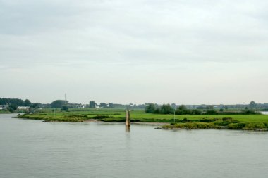  Trafik ve görünüm Ijssel nehrinde