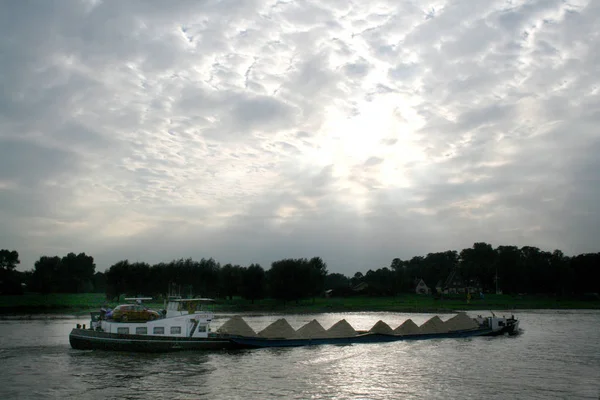Движение и вид на реку Эйссел — стоковое фото