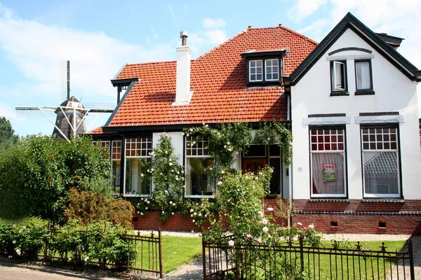 Typical dwellings in Usquert — Stock Photo, Image