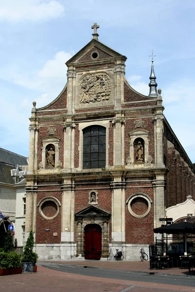 Rooms-katholieke kerk St-Michiels kerk — Stockfoto