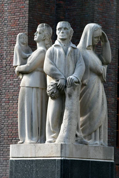 Monument to the fallen railway workers — Stock Photo, Image