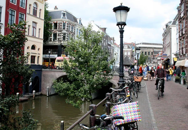 Oude Gracht je nejdůležitějším kanálem Utrecht — Stock fotografie