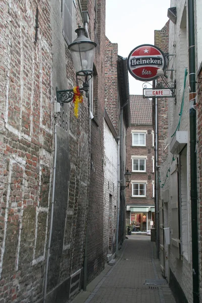 Kleine Gasse im Zentrum — Stockfoto