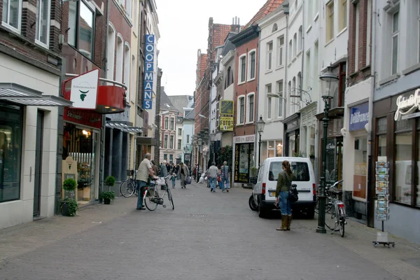 Głównej ulicy handlowej w centrum miasta Venlo — Zdjęcie stockowe