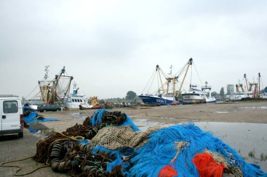 Balıkçılık Tekne ve ağlar ve armalar