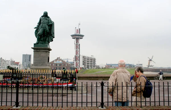 Statue of Michiel Adriaenszoon de Ruyter on the Boulevard de Rui — Stock Photo, Image