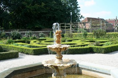 Küçük Bahçe ya da Bayan kilise