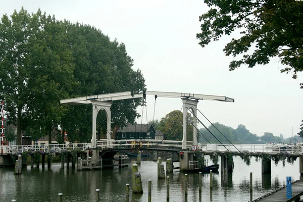 Tekenen van de brug in het centrum van de stad Lange Vechtbrug — Stockfoto