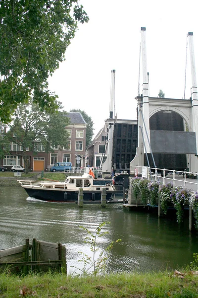 Draw bridge called Lange Vechtbrug  in the centre of the city — Stock Photo, Image