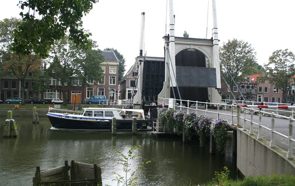 在市中心画一座叫兰 Vechtbrug 的桥 — 图库照片