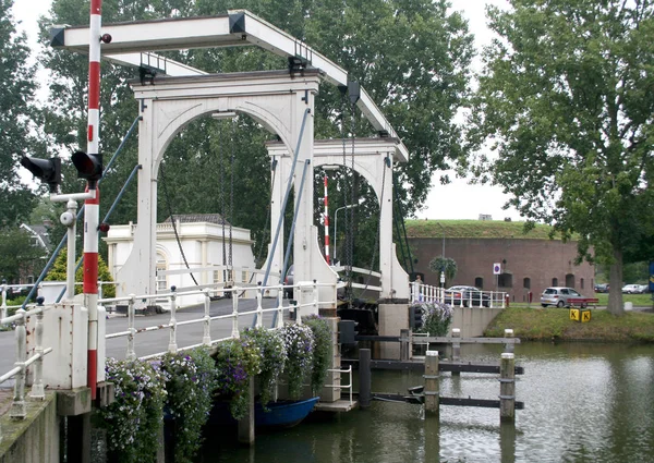 Tekenen van de brug in het centrum van de stad Lange Vechtbrug — Stockfoto