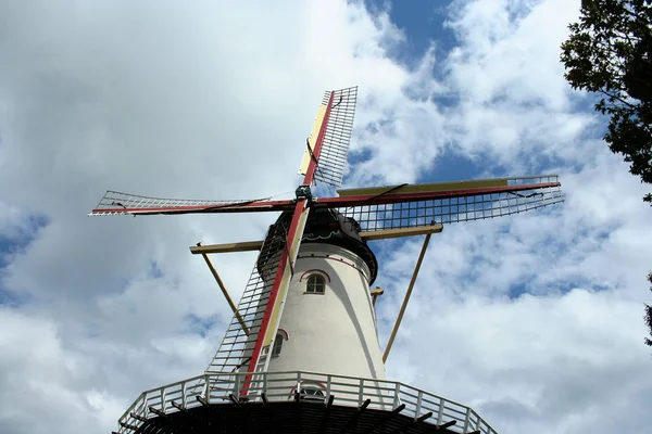 Molino de viento histórico, llamado Eolo — Foto de Stock
