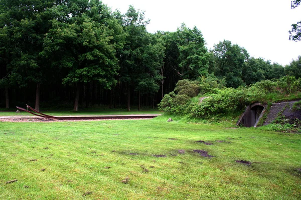 Trainrails 到 Westerbork 过境营的结束 — 图库照片
