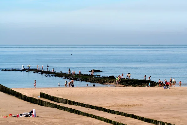 Praia do mar do Norte e vida de praia de Westkapelle — Fotografia de Stock