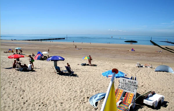 Noordzee-strand en strandleven van Westkapelle — Stockfoto