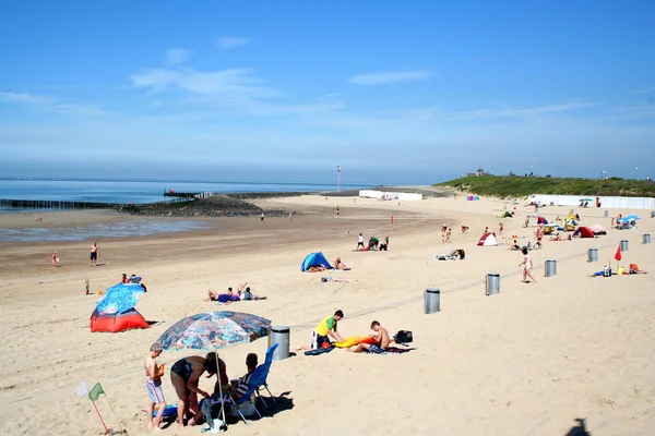 Praia do mar do Norte e vida de praia de Westkapelle — Fotografia de Stock