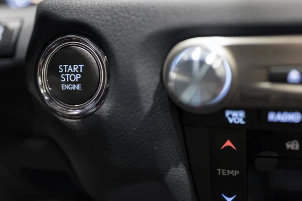 Motoru start stop düğmesi — Stok fotoğraf