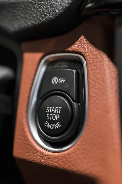 Motoru start stop düğmesi — Stok fotoğraf