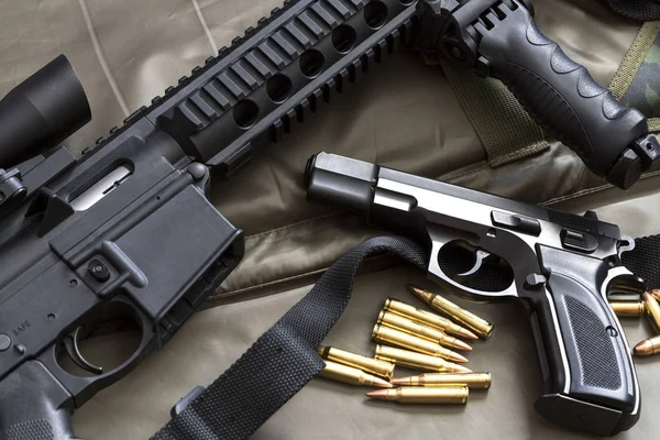 Handfeuerwaffe mit Gewehr — Stockfoto