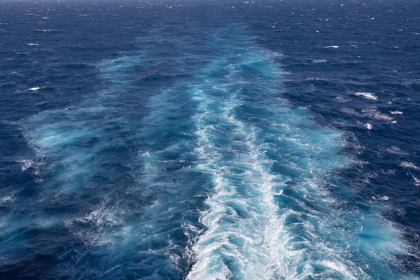 游船背后的海洋 — 图库照片