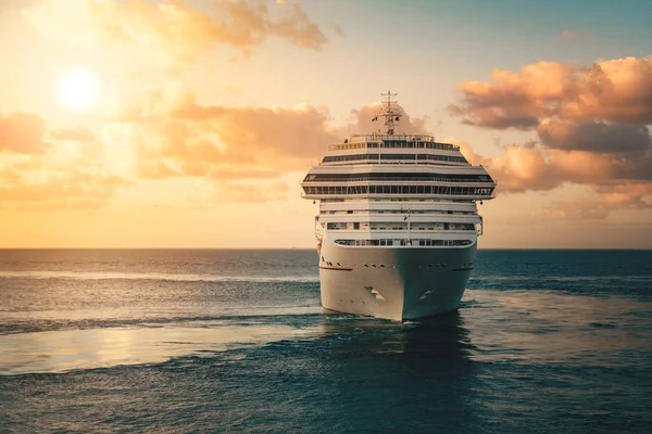 Luxury cruise ship vacation — Stock Photo, Image