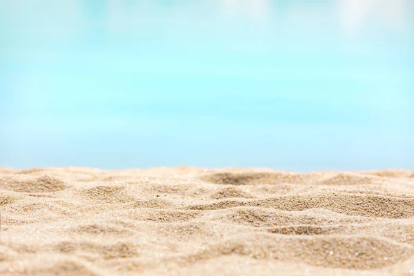 Playa Tropical Con Aguas Turquesas —  Fotos de Stock