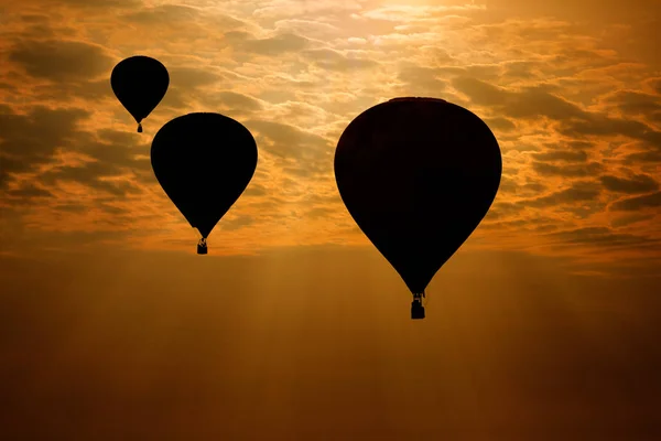 Varm luft ballonger siluett — Stockfoto