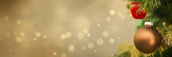 Рождественская Елка Светящемся Золотом Фоне — стоковое фото