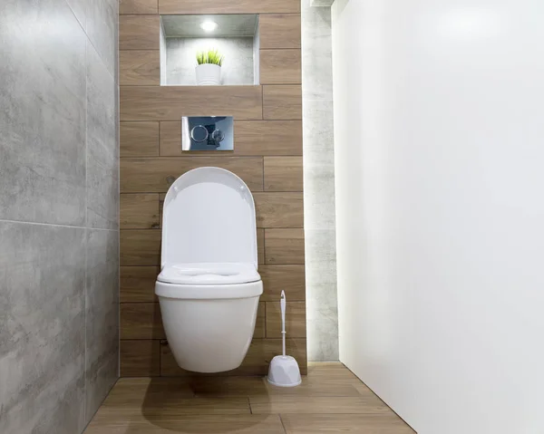 Moderní Koupelna Interiér Bílá Keramická Toaletní Mísa Stěně Dlaždicemi — Stock fotografie