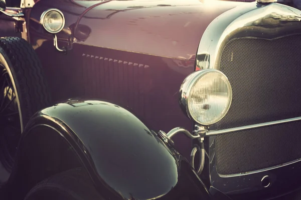 Eski Klasik Araba Önden Yakın Plan — Stok fotoğraf