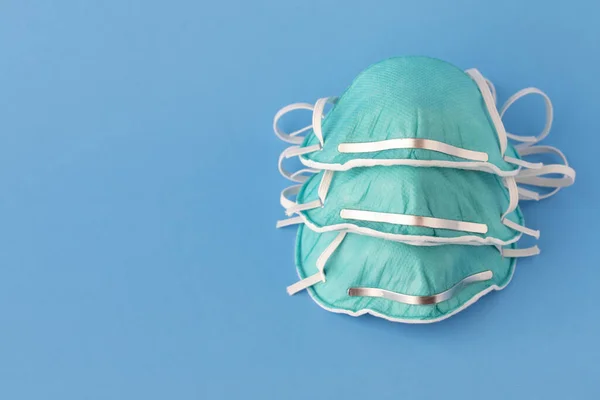 Máscaras Médicas Para Proteger Contra Gripe Virus Sobre Fondo Azul —  Fotos de Stock
