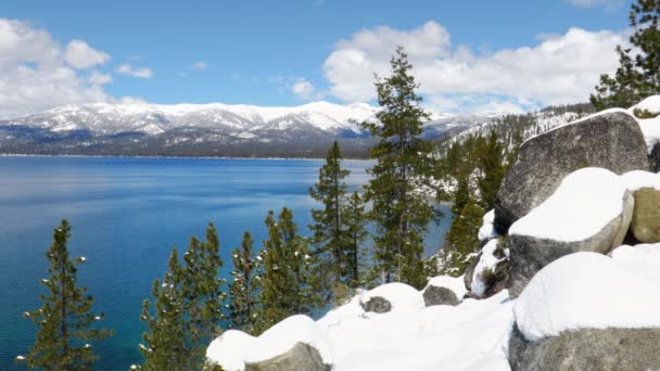 Eaux Turquoise Lac Tahoe Printemps Avec Des Sommets Enneigés Des — Video
